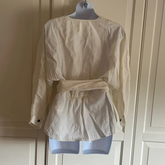 BA&SH
Cola wrap-effect crepe de chine top. Cream size 2 Romantic effortless chic - Picture 5 of 13